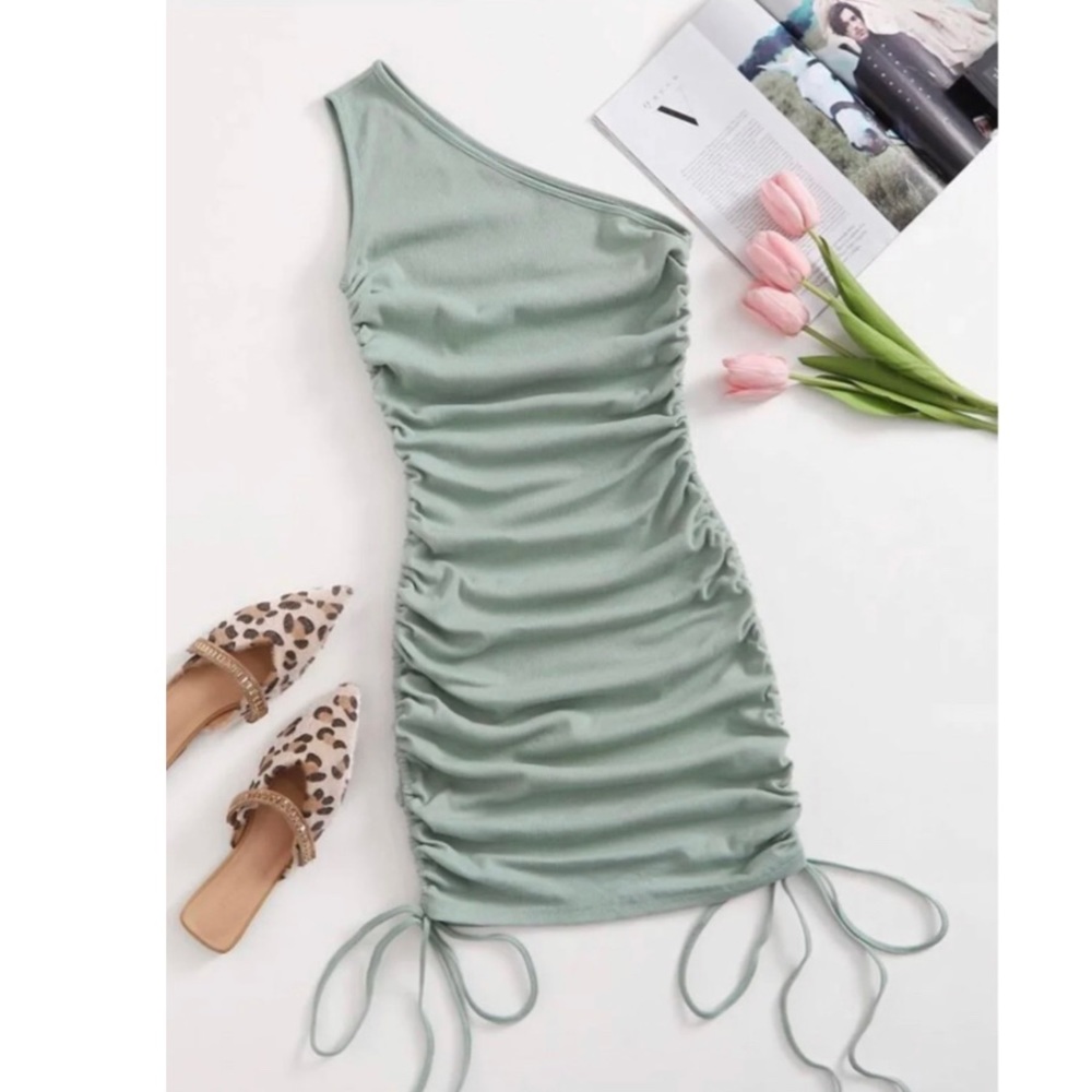 One shoulder ruched body on dress
